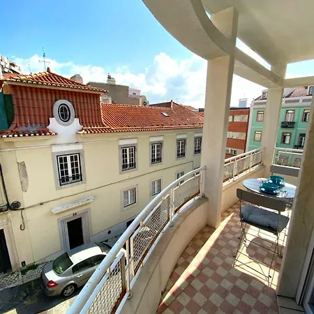 شقة Sunny With A Balcony