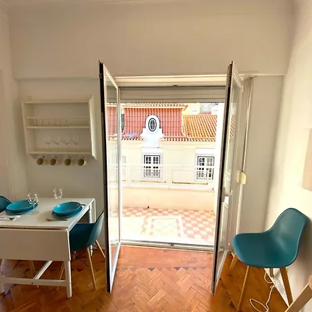 شقة Sunny With A Balcony *