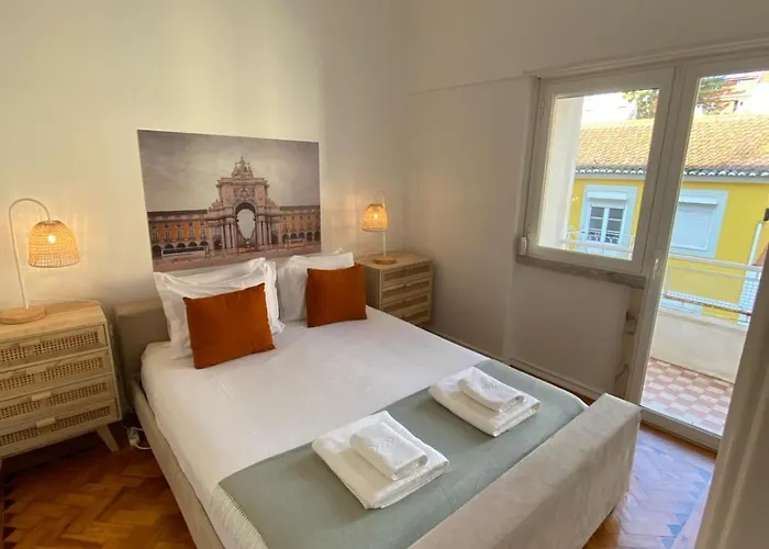 Sunny With A Balcony *